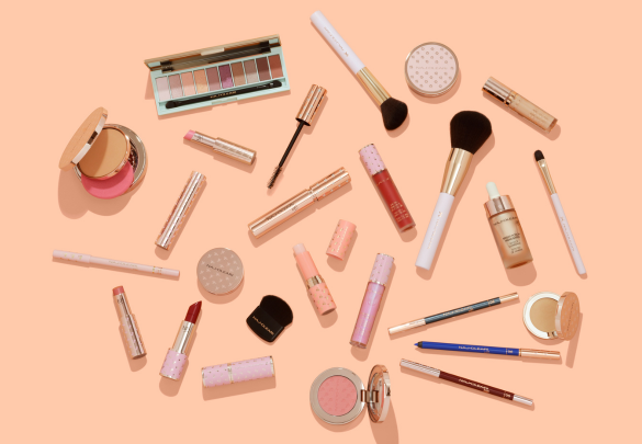 Maquillaje como terapia: descubre la felicidad con Naj Oleari en Blind